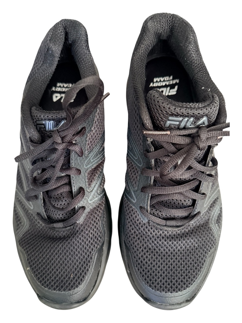 Fila Men’s Black Athletic Shoes EUC sporty activewear minimalist athleisure sz 9
